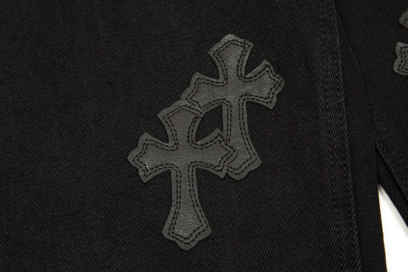 CHROME HEARTS BLACK CROSS PATCH JEANS BLACK - netstar®