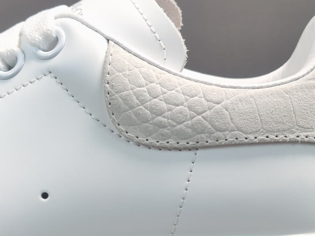 ALEXANDER MCQUEEN SNEAKERS x WHITE VANILLA