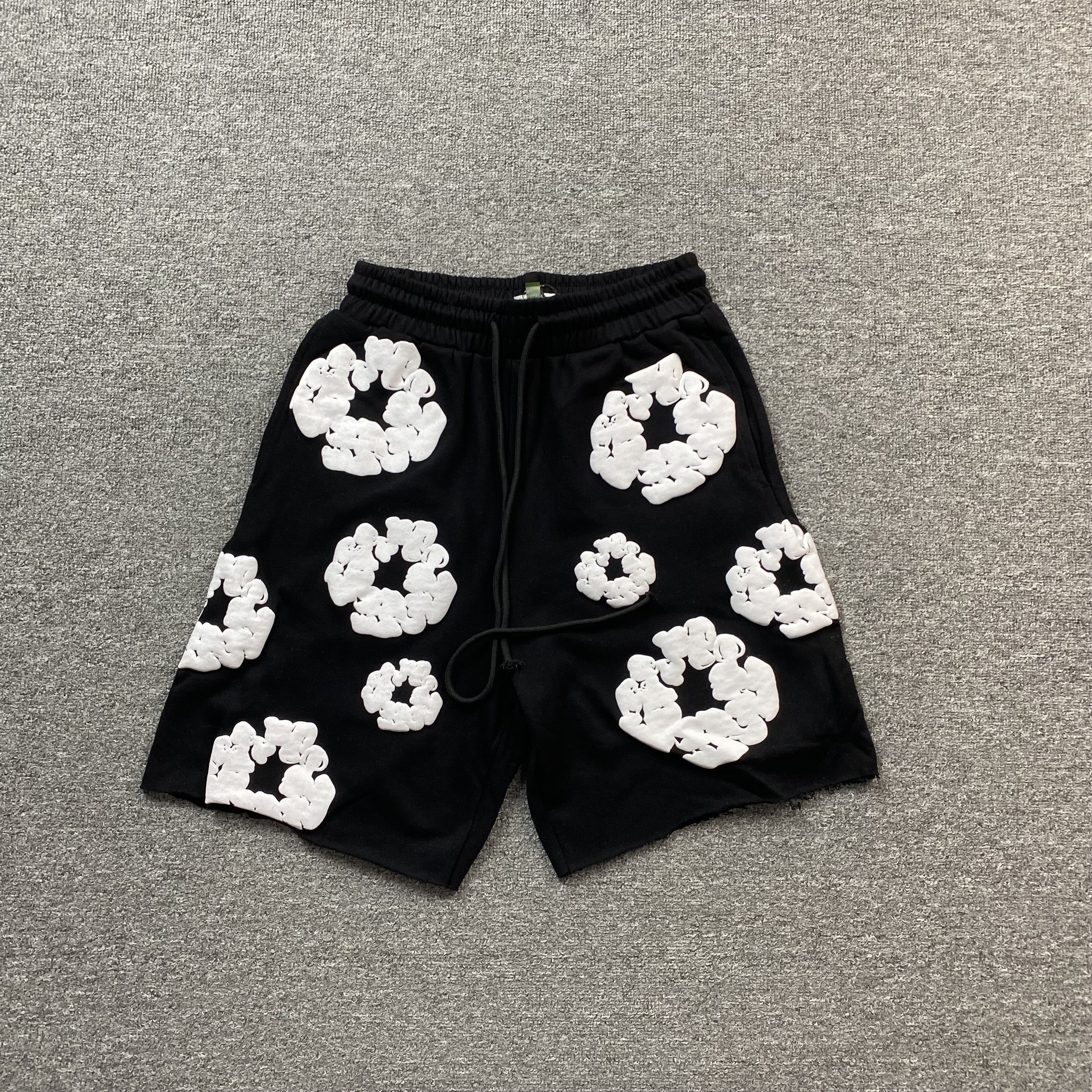 DENIM TEARS COTTON WREATH SHORTS MONOCHROME BLACK - netstar®