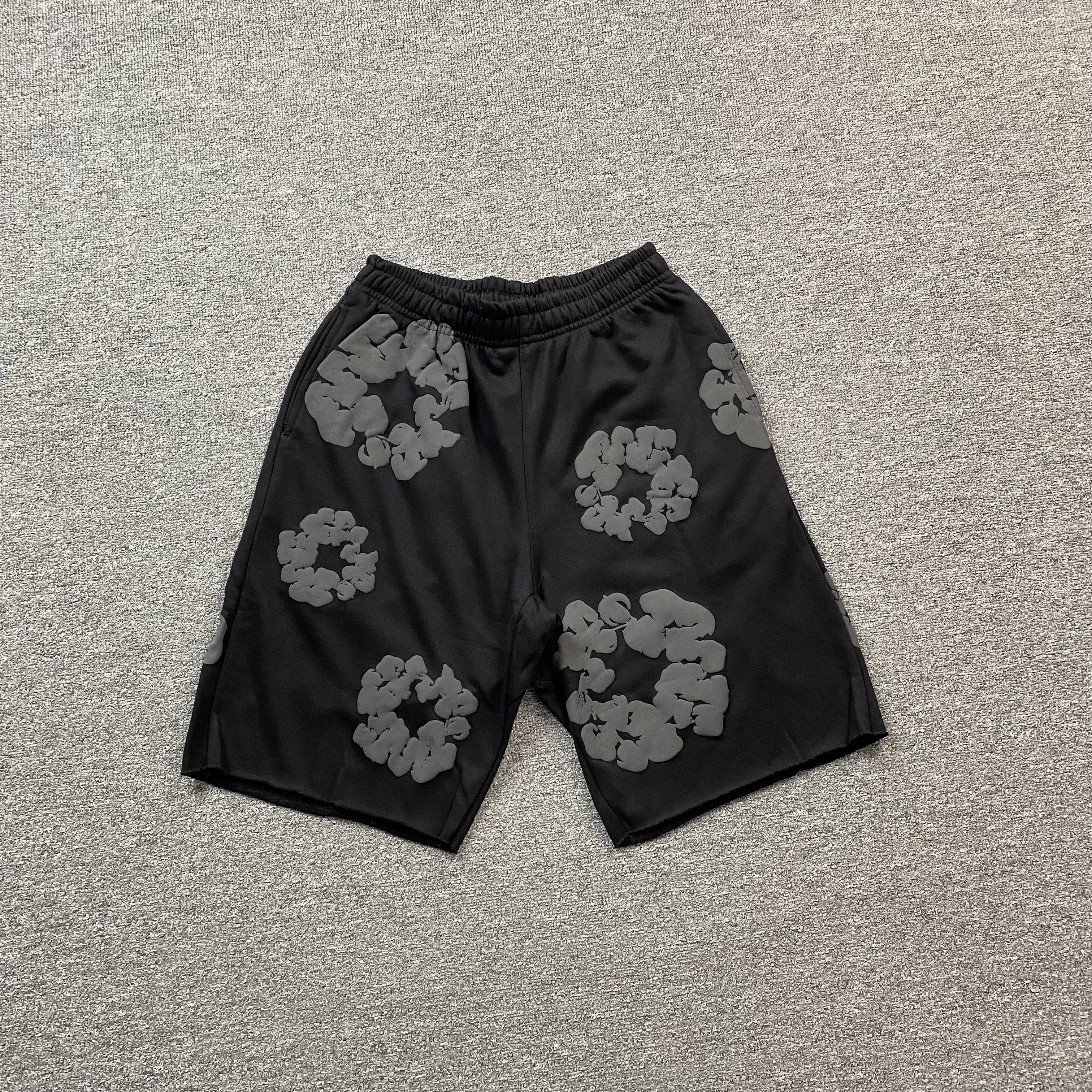 DENIM TEARS COTTON WREATH SHORTS MONOCHROME BLACK - netstar®
