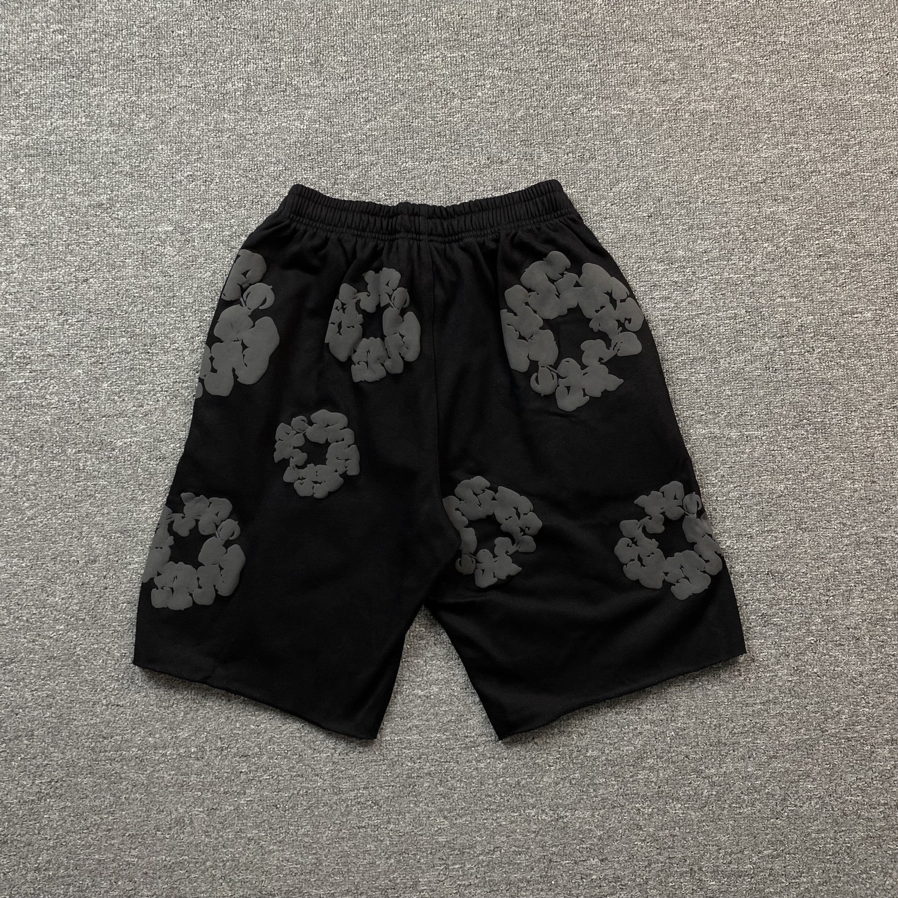 DENIM TEARS COTTON WREATH SHORTS MONOCHROME BLACK - netstar®