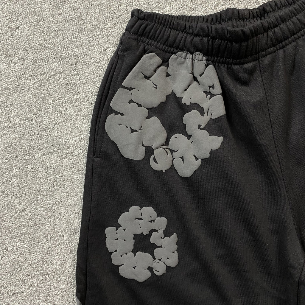DENIM TEARS COTTON WREATH SHORTS MONOCHROME BLACK - netstar®