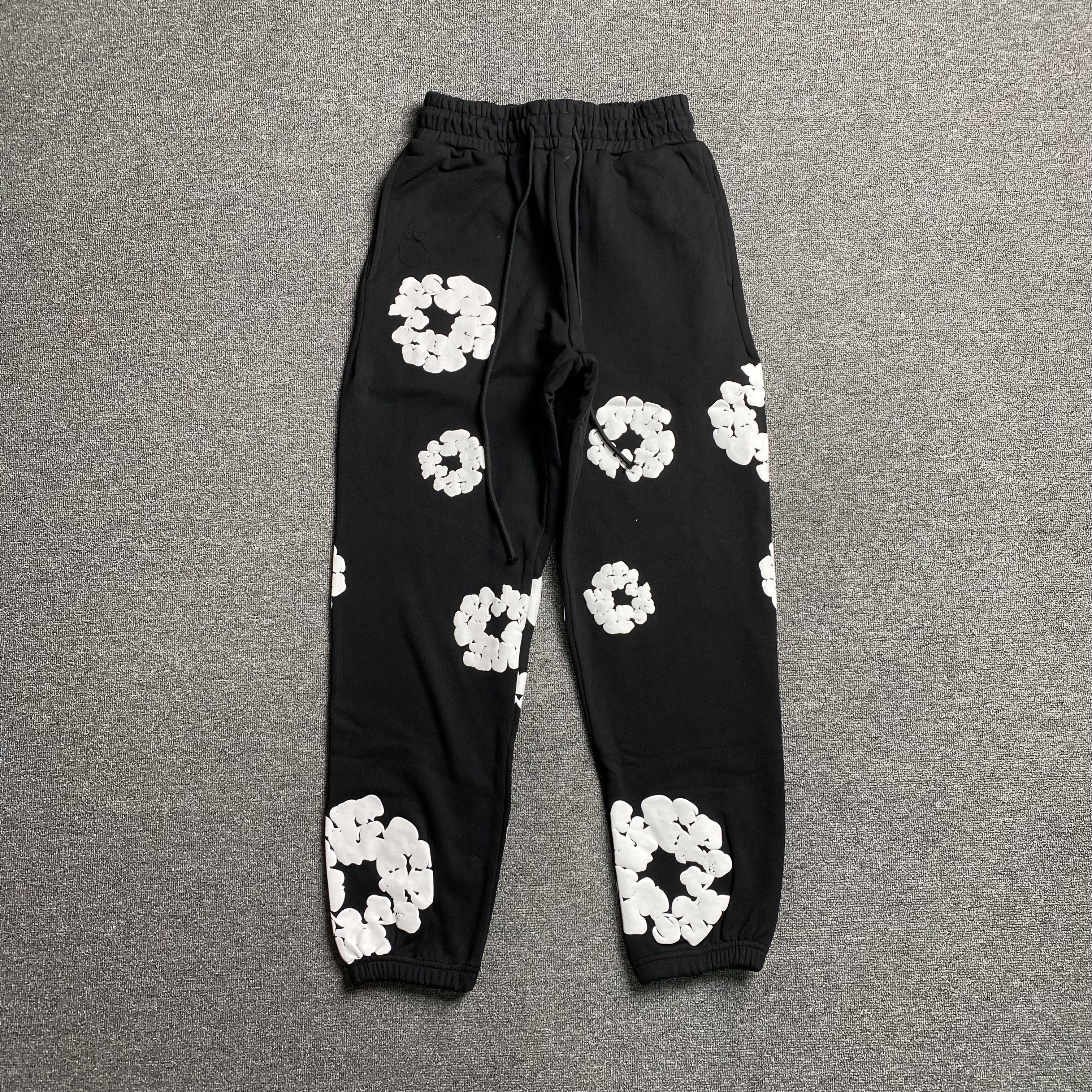 DENIM TEARS COTTON WREATH SWEATPANTS BLACK - netstar®