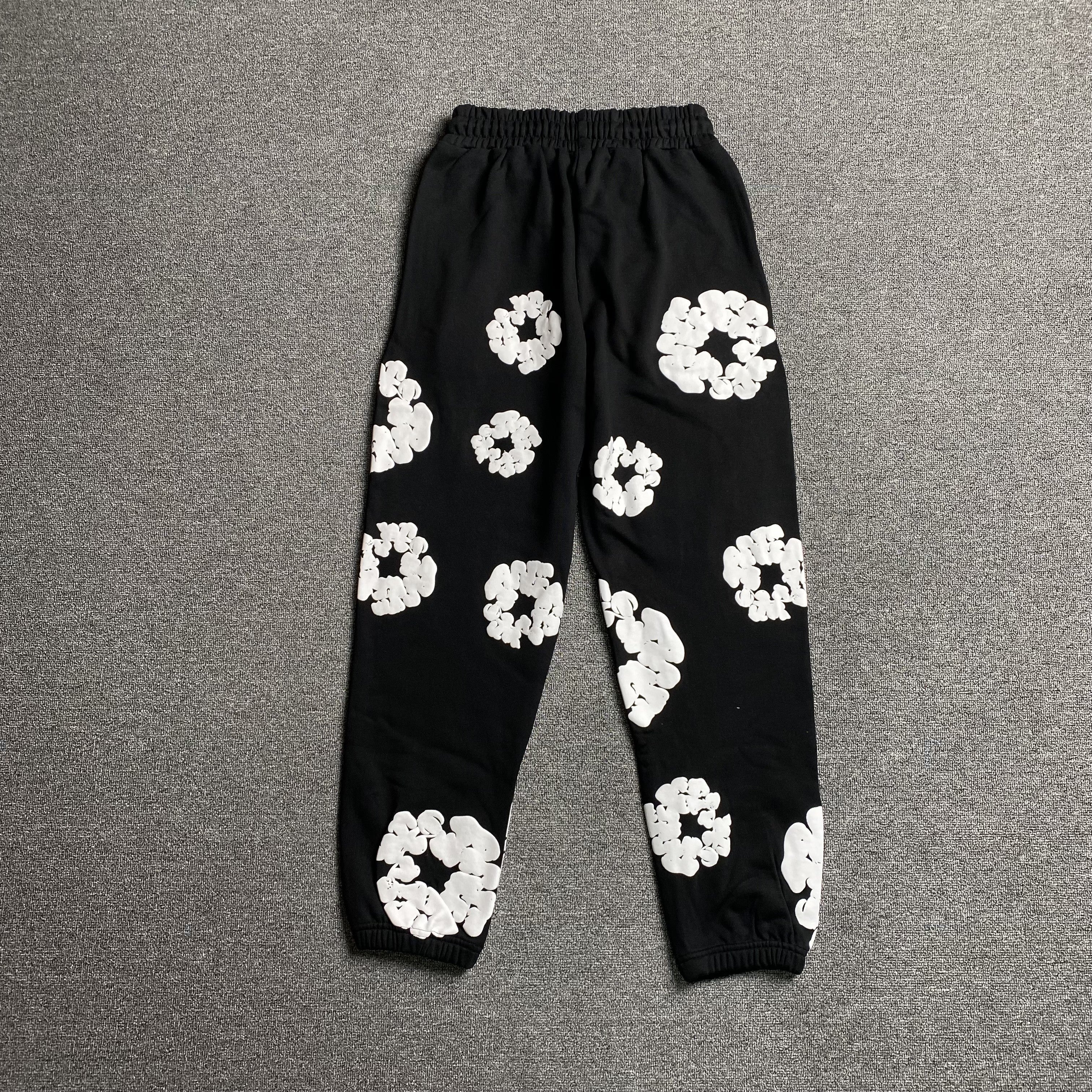 DENIM TEARS COTTON WREATH SWEATPANTS BLACK - netstar®