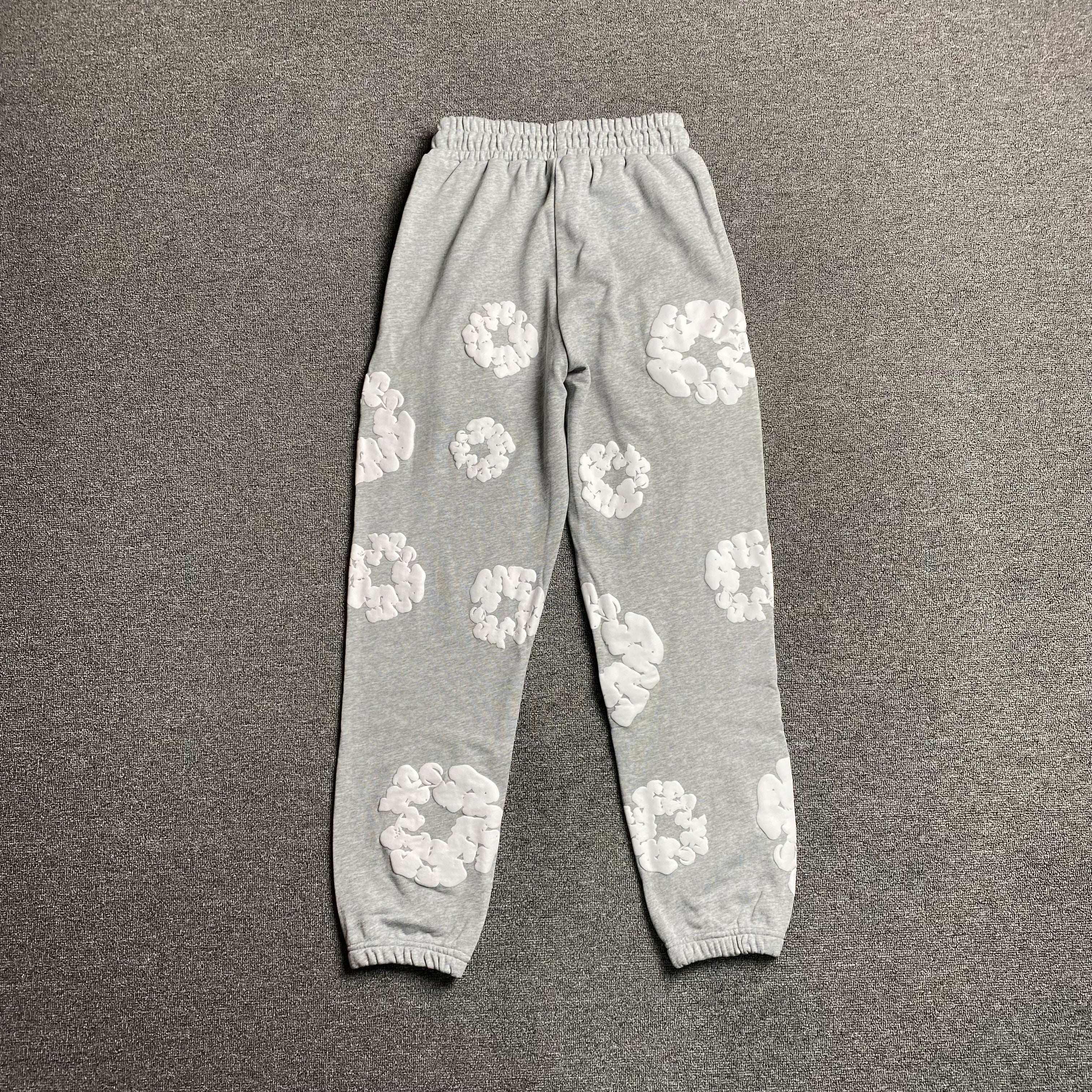 DENIM TEARS COTTON WREATH SWEATPANTS GREY - netstar®