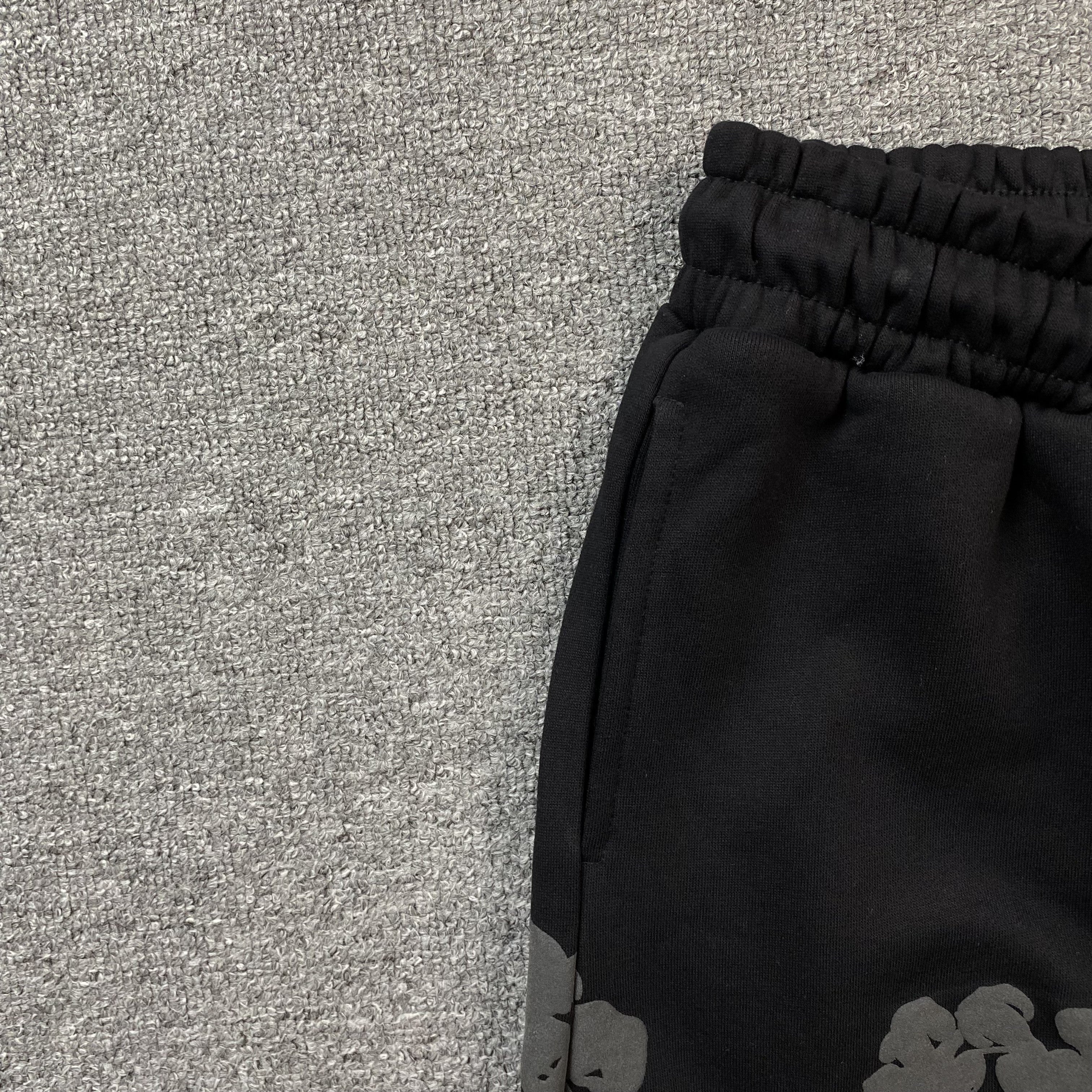DENIM TEARS COTTON WREATH SWEATPANTS MONOCHROME BLACK - netstar®