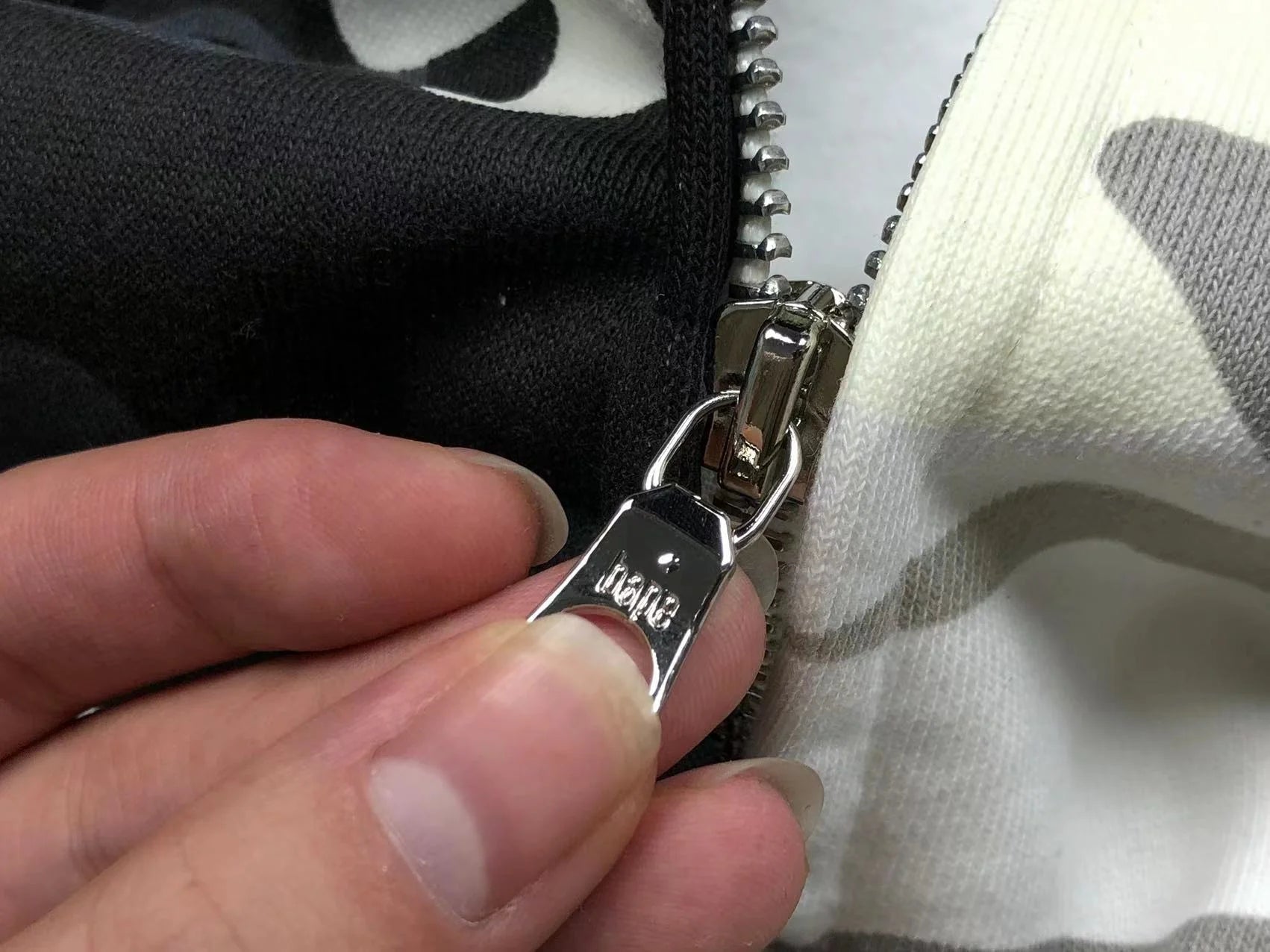 BAPE CITY CAMO HALF SHARK FULL ZIP HOODIE WHITE/BLACK - netstar®