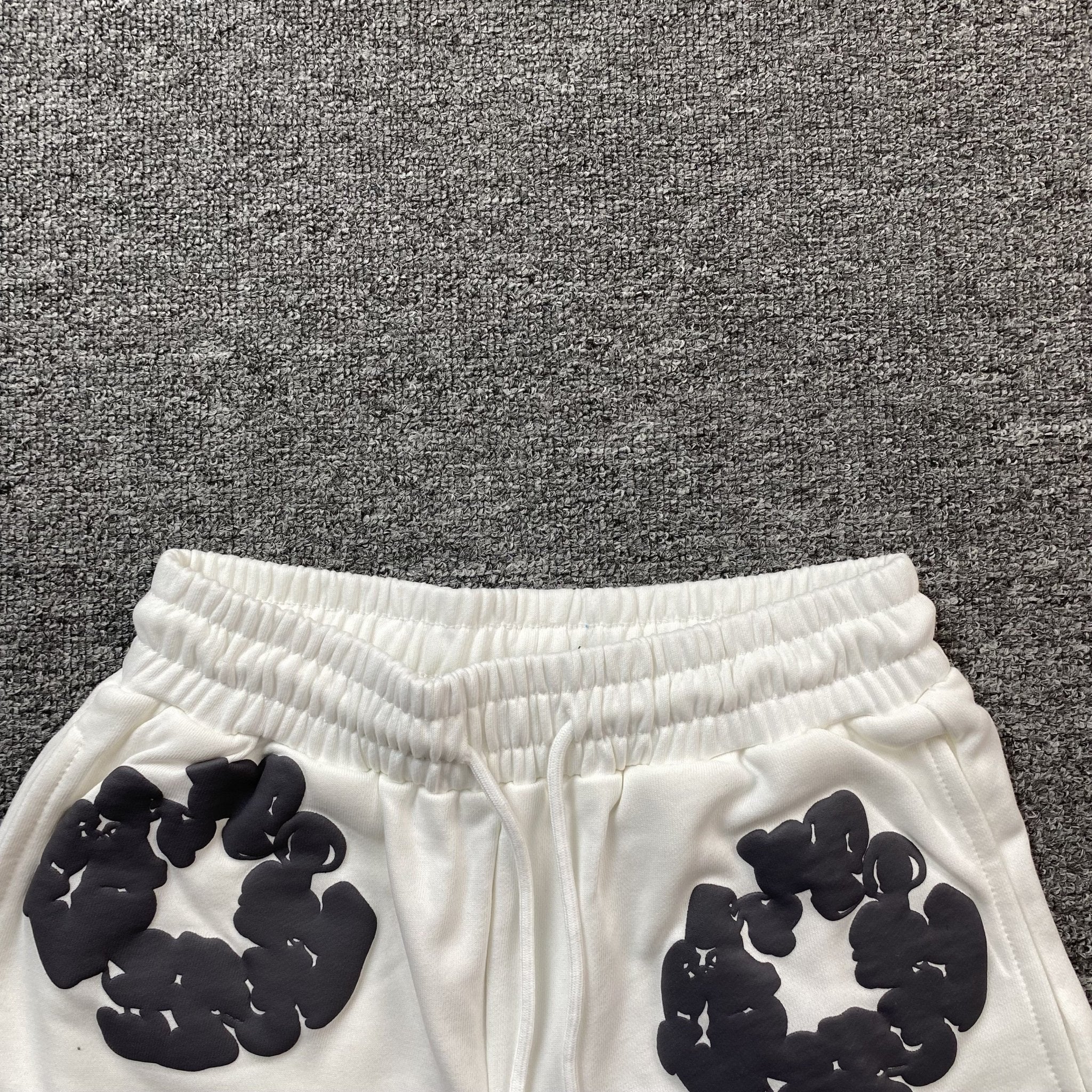 DENIM TEARS COTTON WREATH SHORTS WHITE - netstar