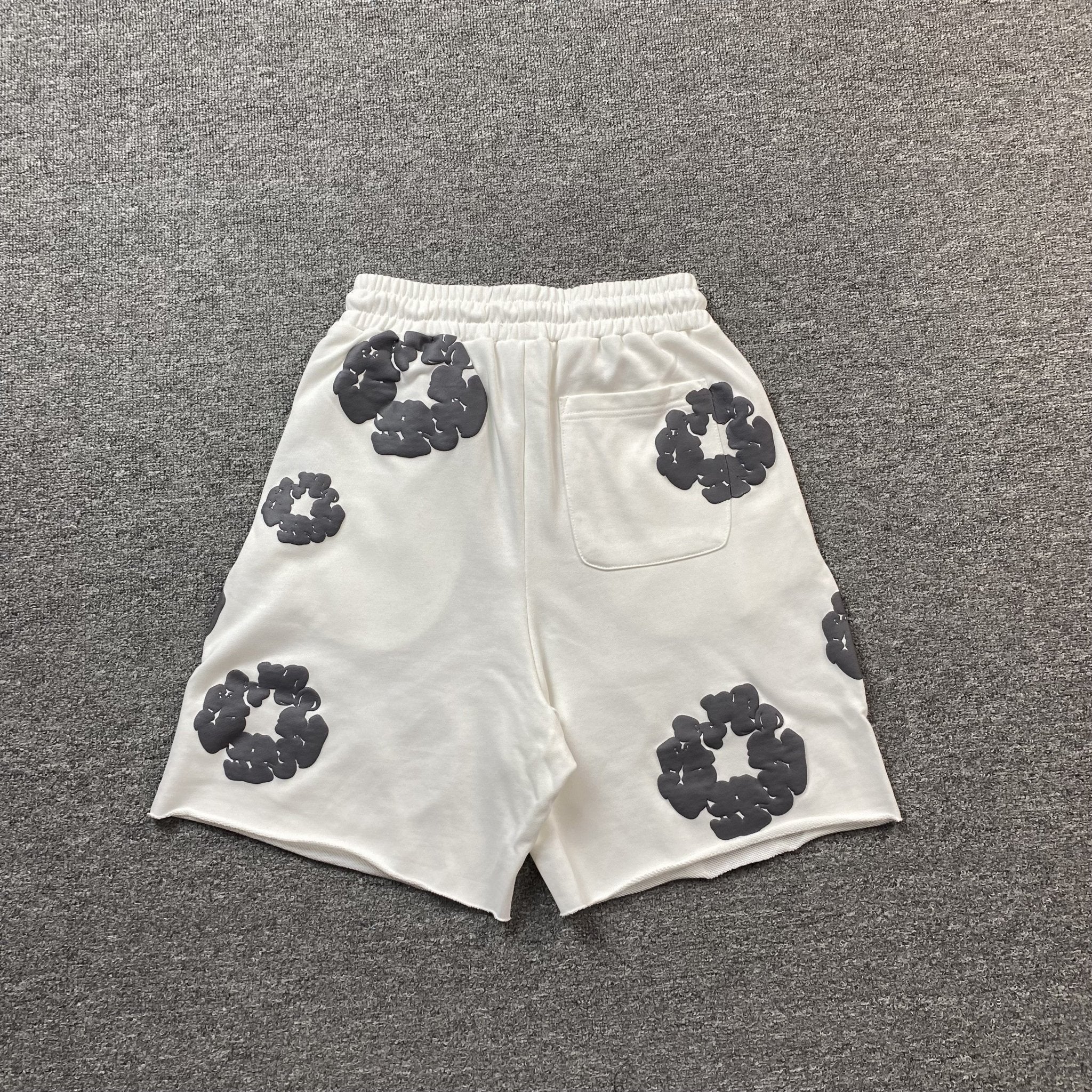 DENIM TEARS COTTON WREATH SHORTS WHITE - netstar