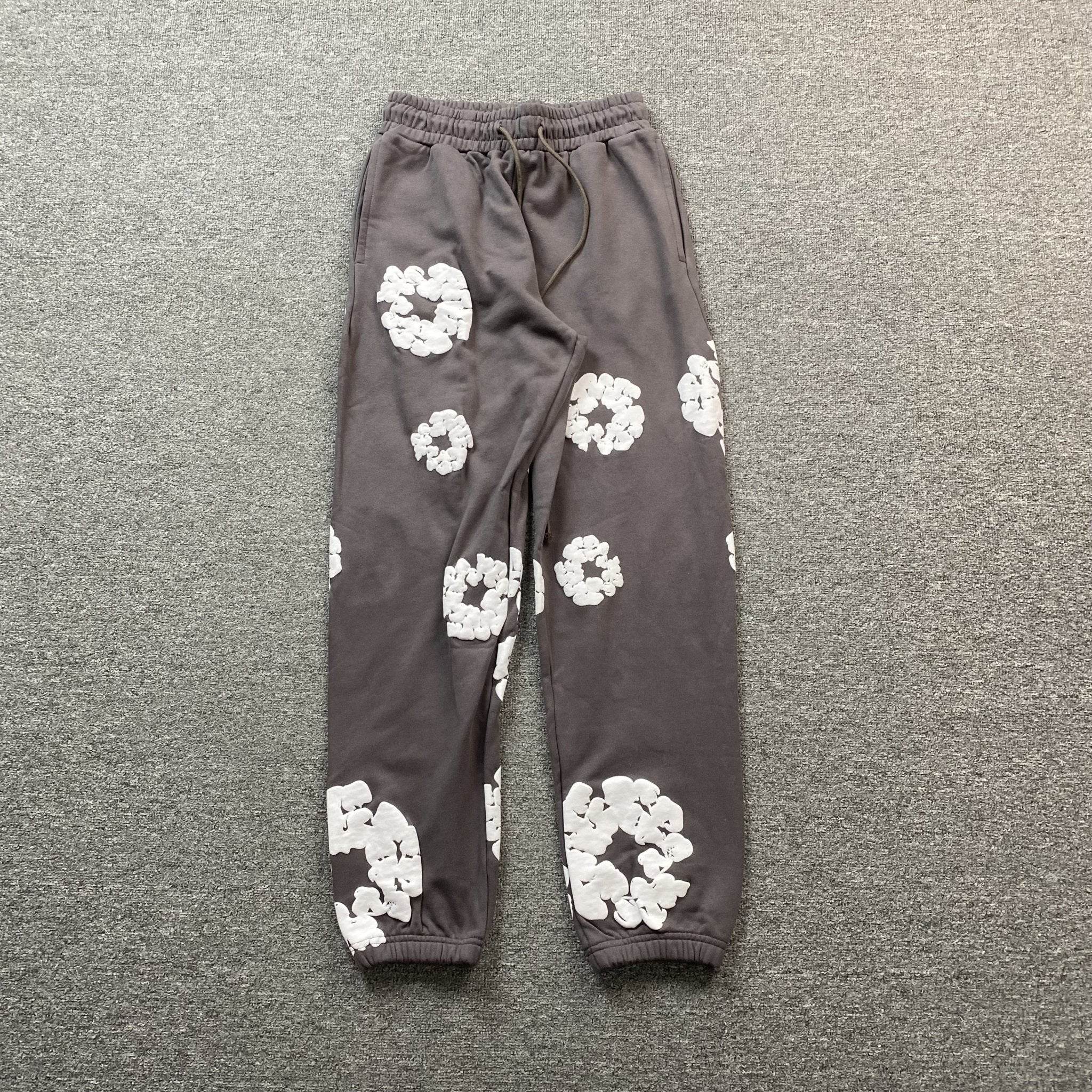 DENIM TEARS COTTON WREATH SWEATPANTS OLIVE - netstar