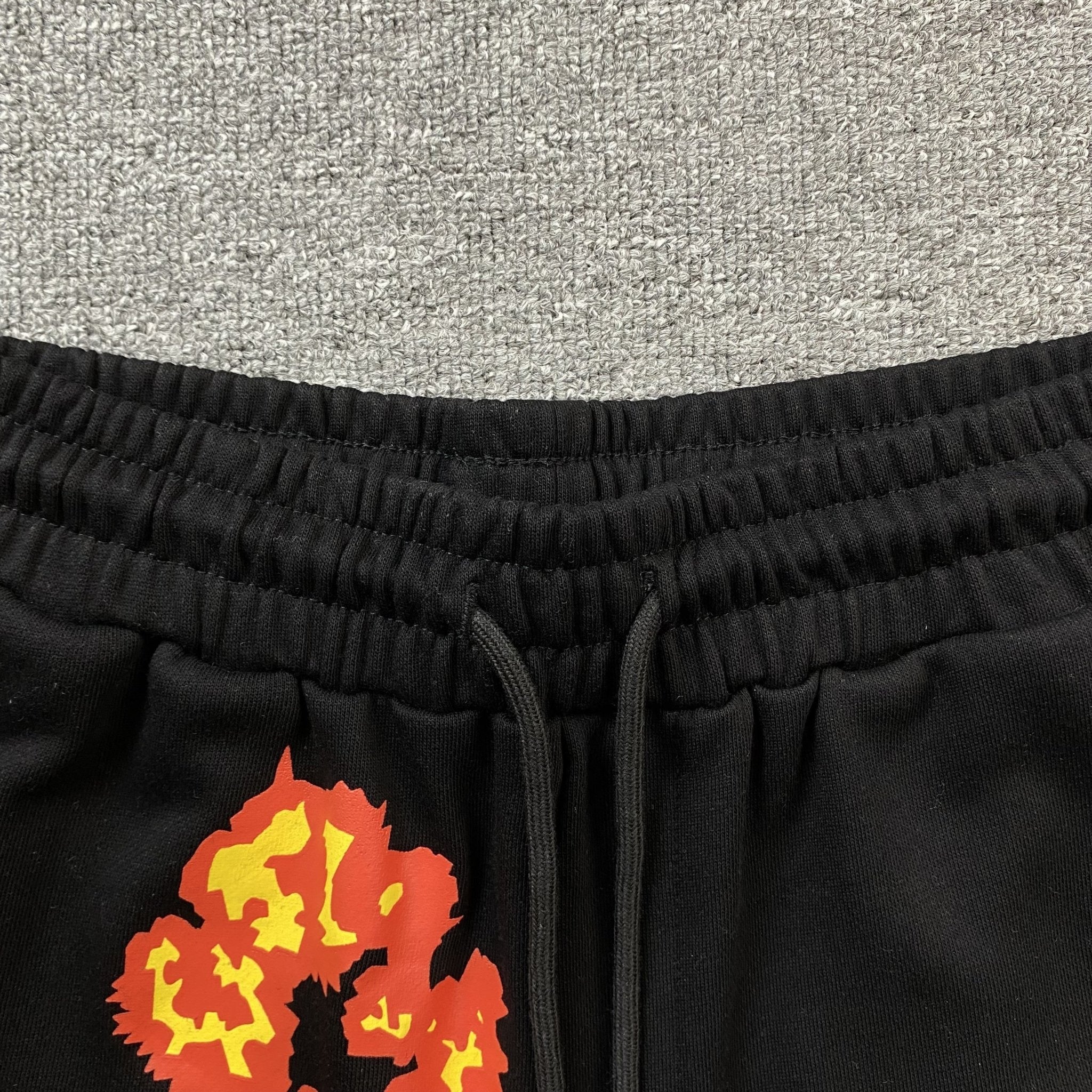 DENIM TEARS x OFFSET COTTON WREATH SHORTS BLACK - netstar
