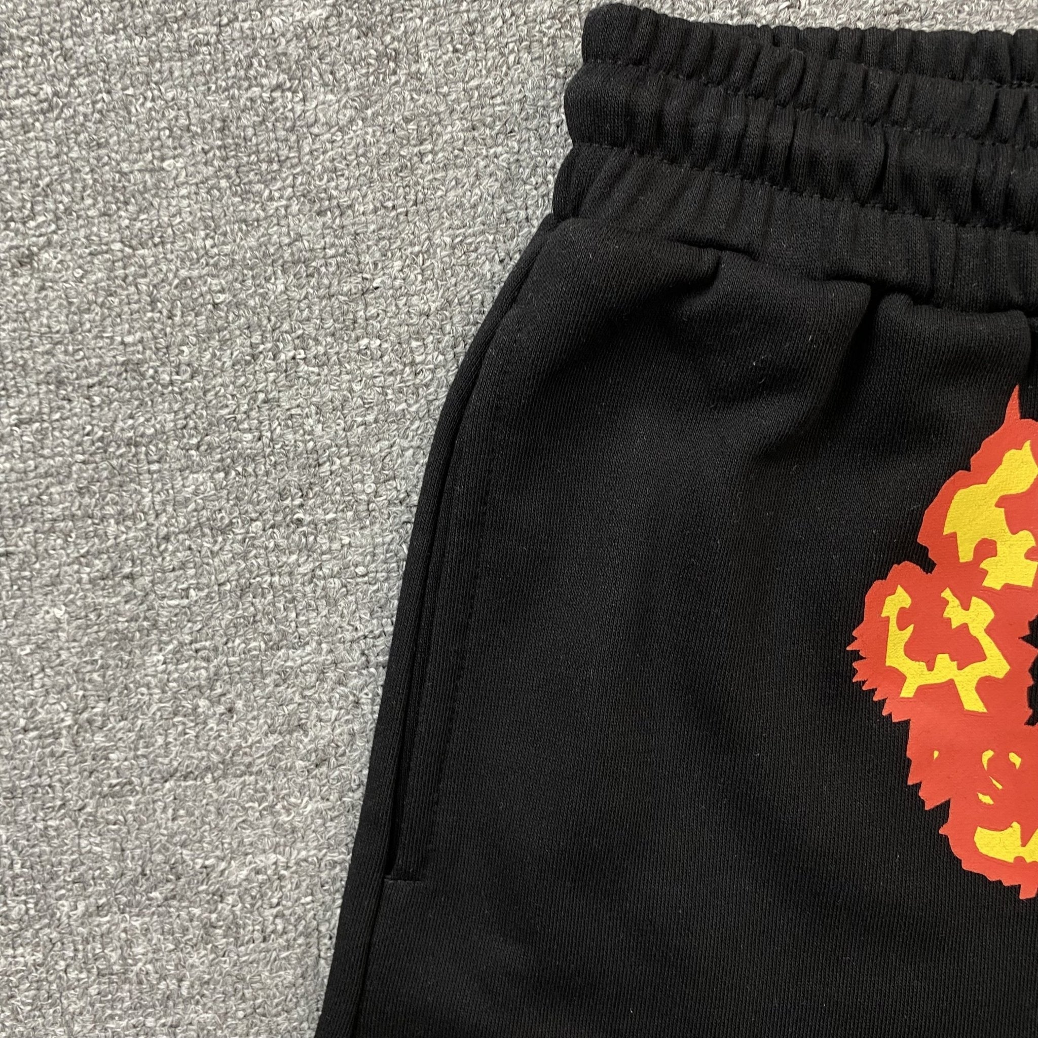 DENIM TEARS x OFFSET COTTON WREATH SHORTS BLACK - netstar