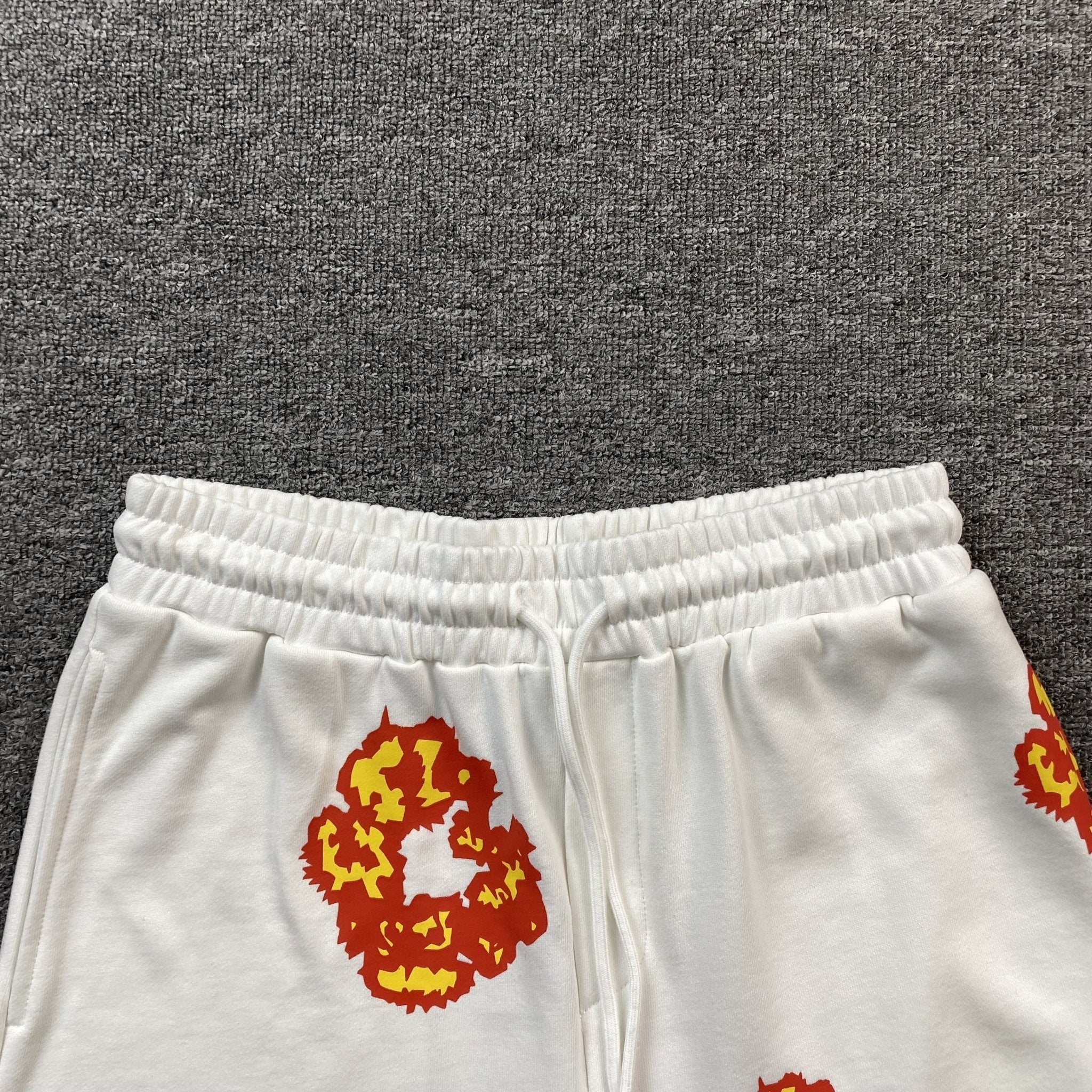 DENIM TEARS x OFFSET COTTON WREATH SHORTS WHITE - netstar