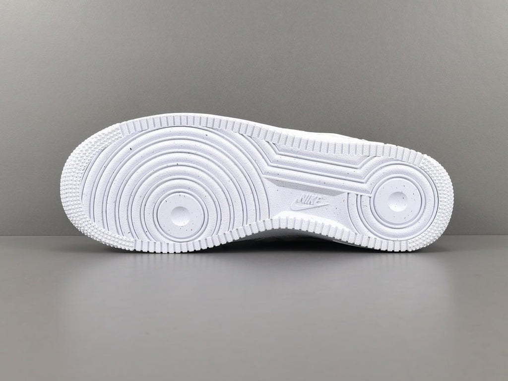 NIKE AIR FORCE 1 x BILLIE EILISH TRIPLE WHITE - netstar
